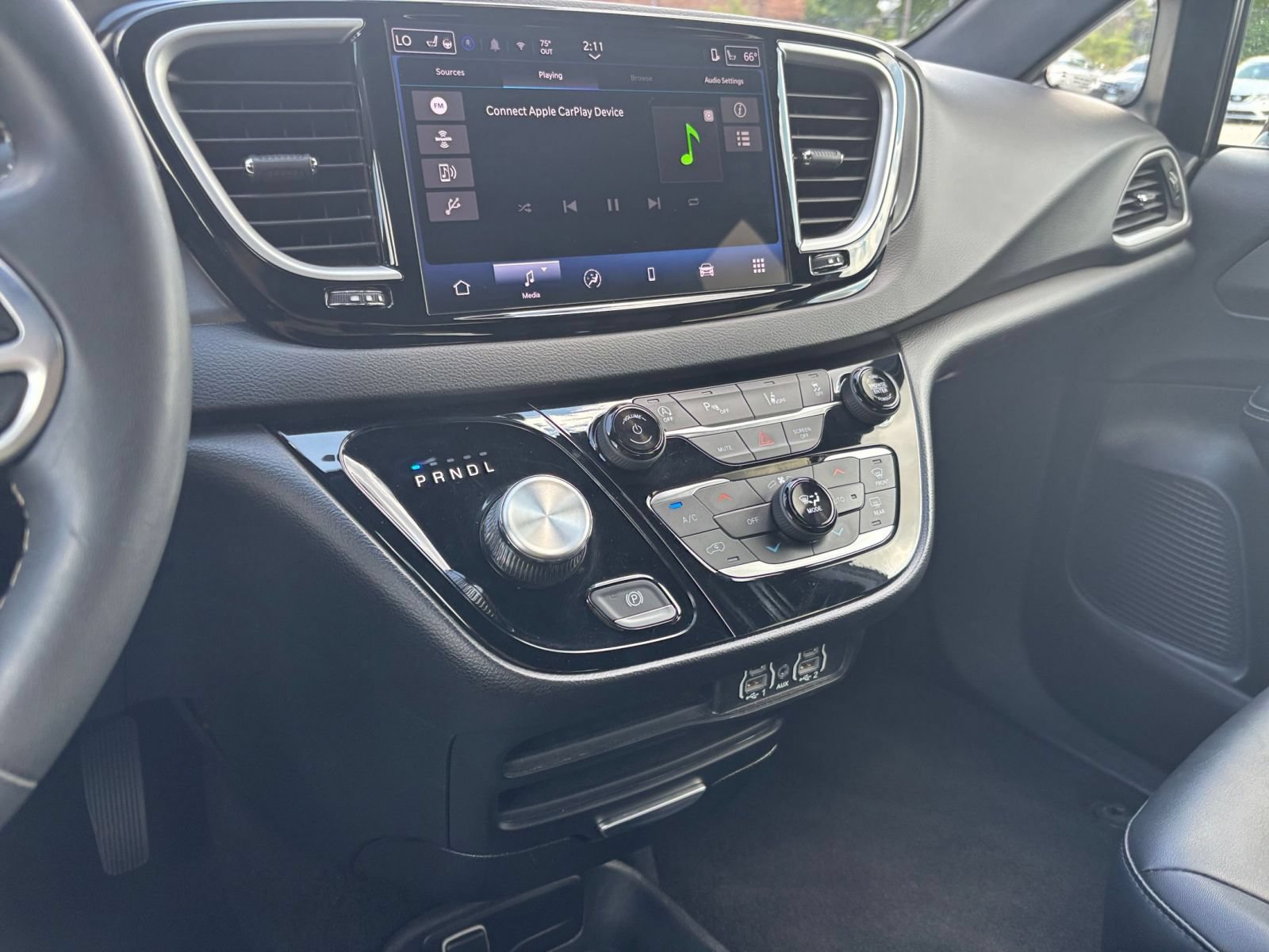 Used 2025 Chrysler Pacifica Select FWD image 16
