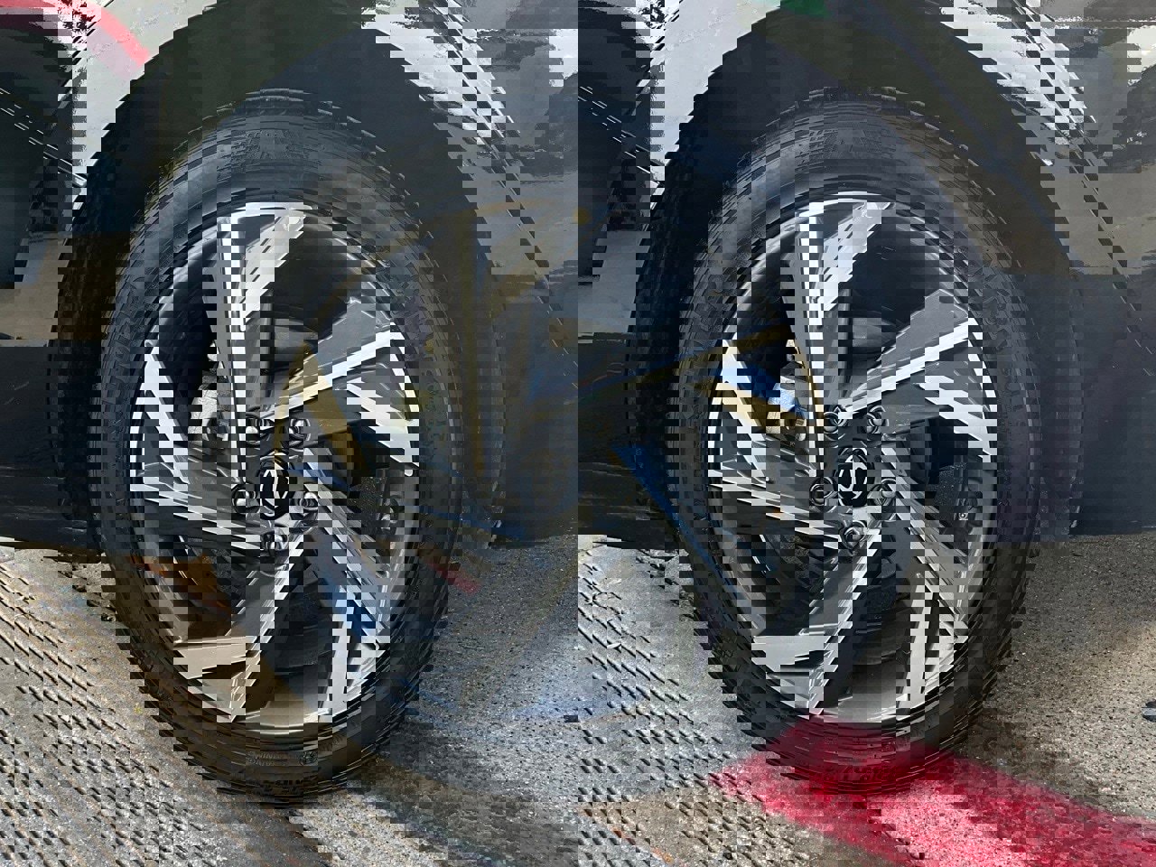 Used 2025 Hyundai Elantra SEL image 9