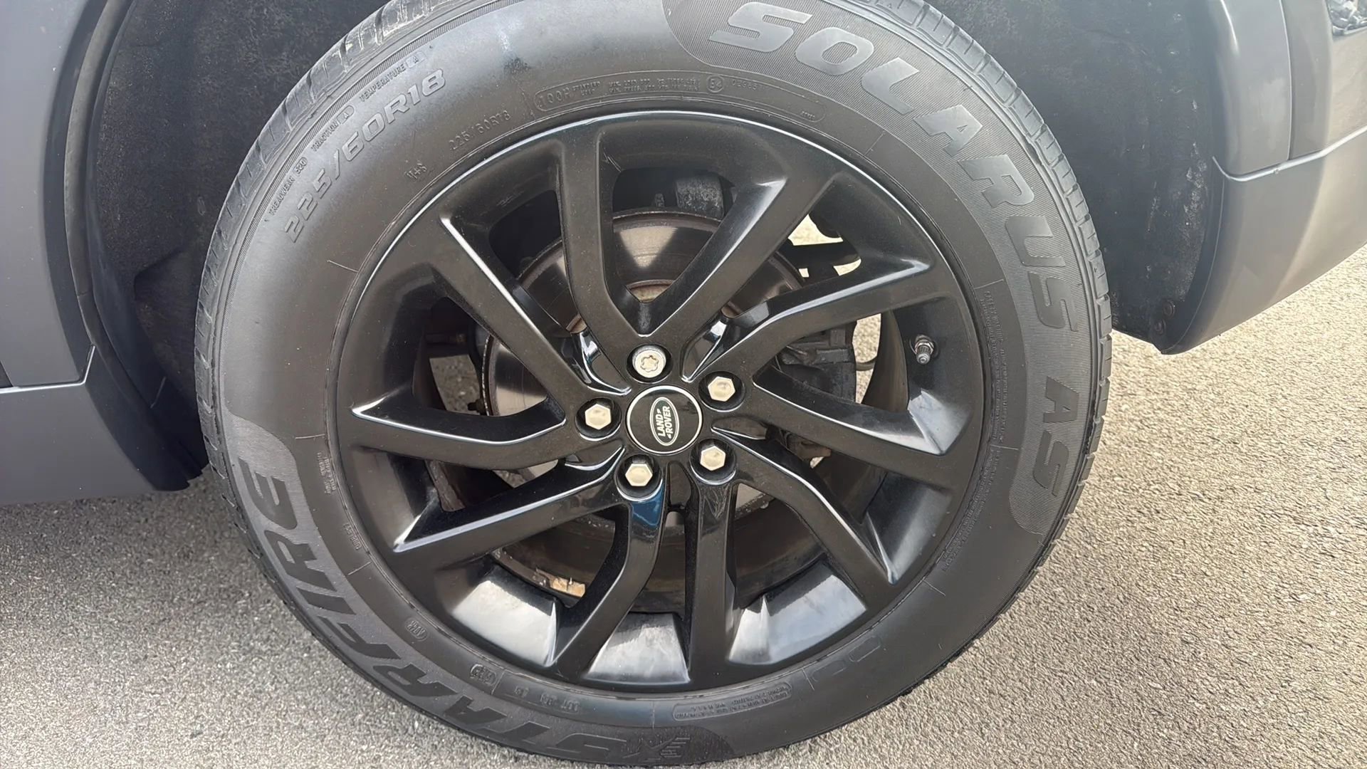 Used 2017 Land Rover Discovery Sport HSE AWD/4WD image 12
