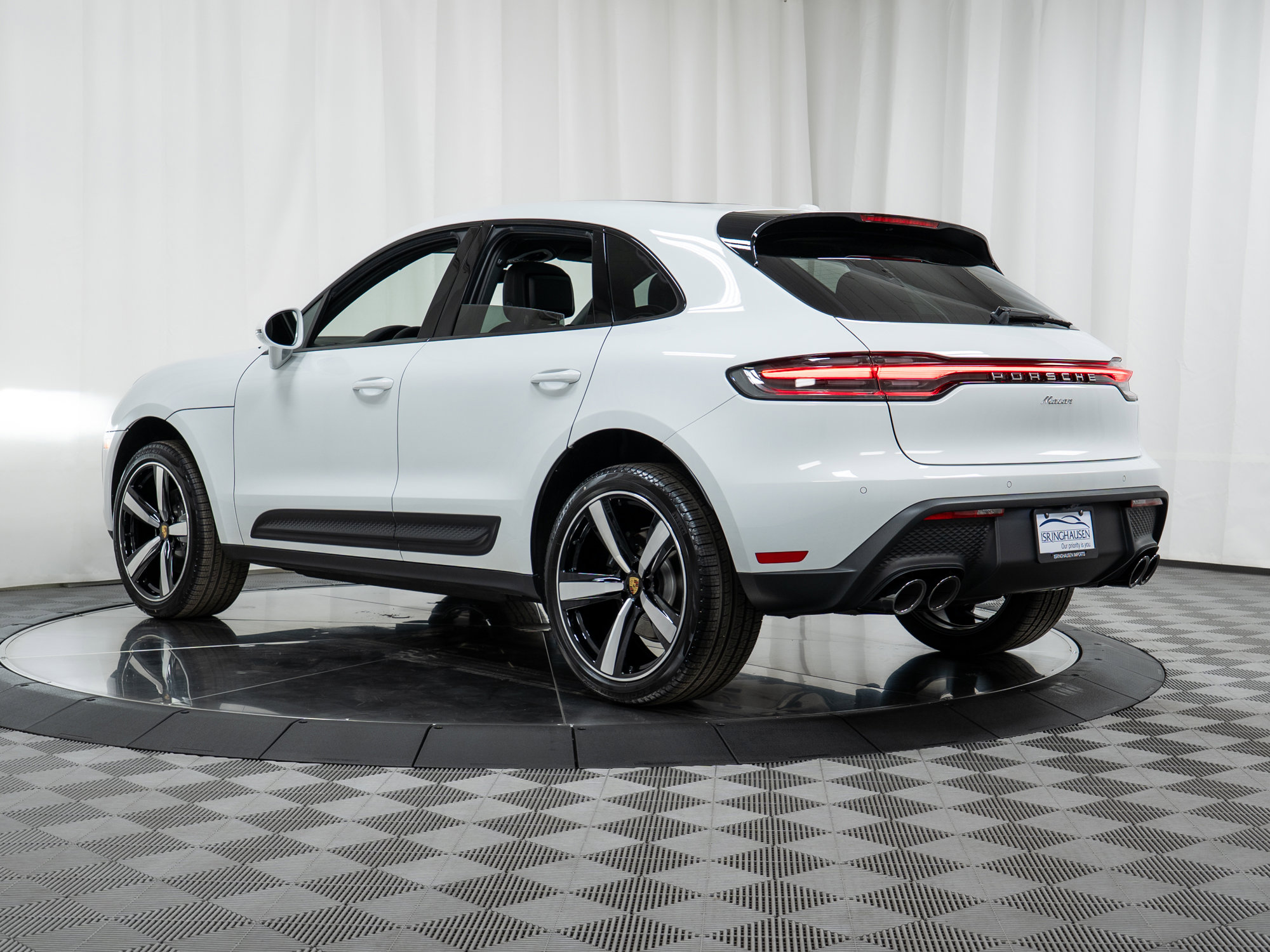 Certified 2025 Porsche Macan image 32