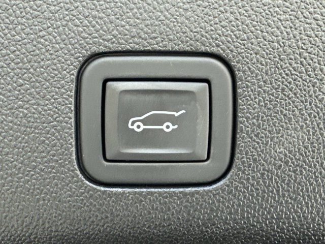 Certified 2024 Cadillac Escalade ESV Sport Platinum w/ LPO, ONYX Package AWD/4WD image 15