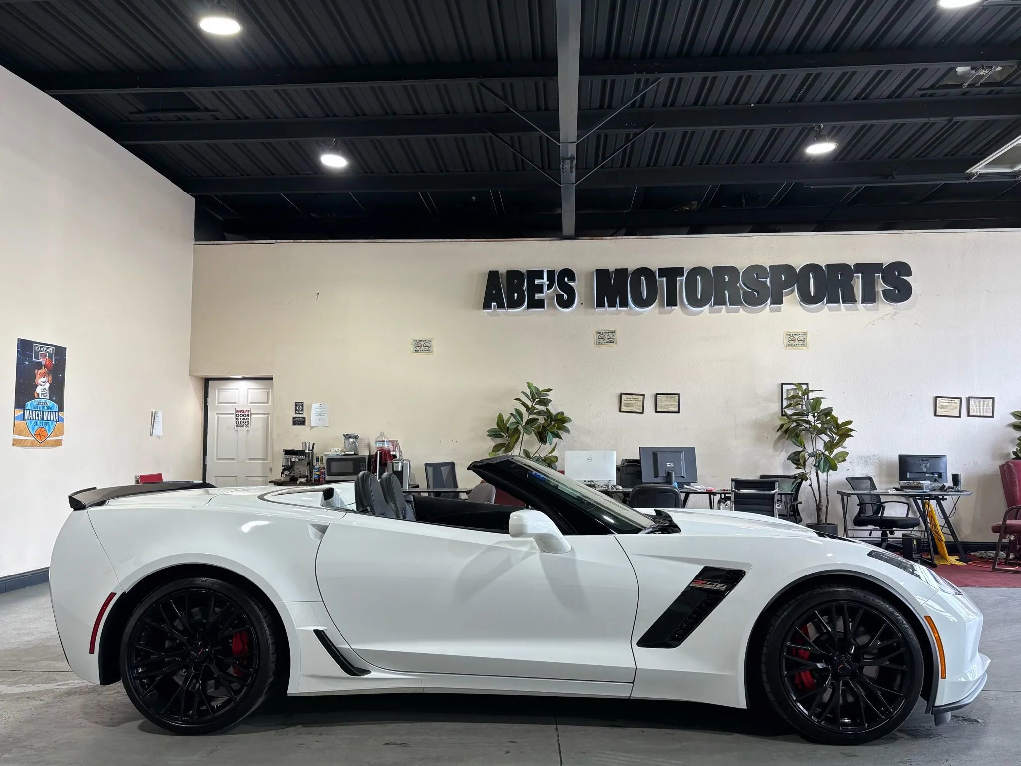 Used 2016 Chevrolet Corvette Z06 w/ 2LZ Preferred Equipment Group image 8