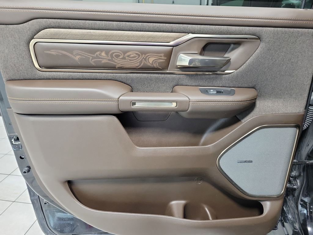 Used 2025 RAM 1500 Limited AWD/4WD image 32