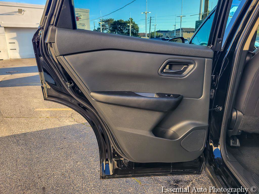 Used 2024 Nissan Rogue S AWD/4WD image 23