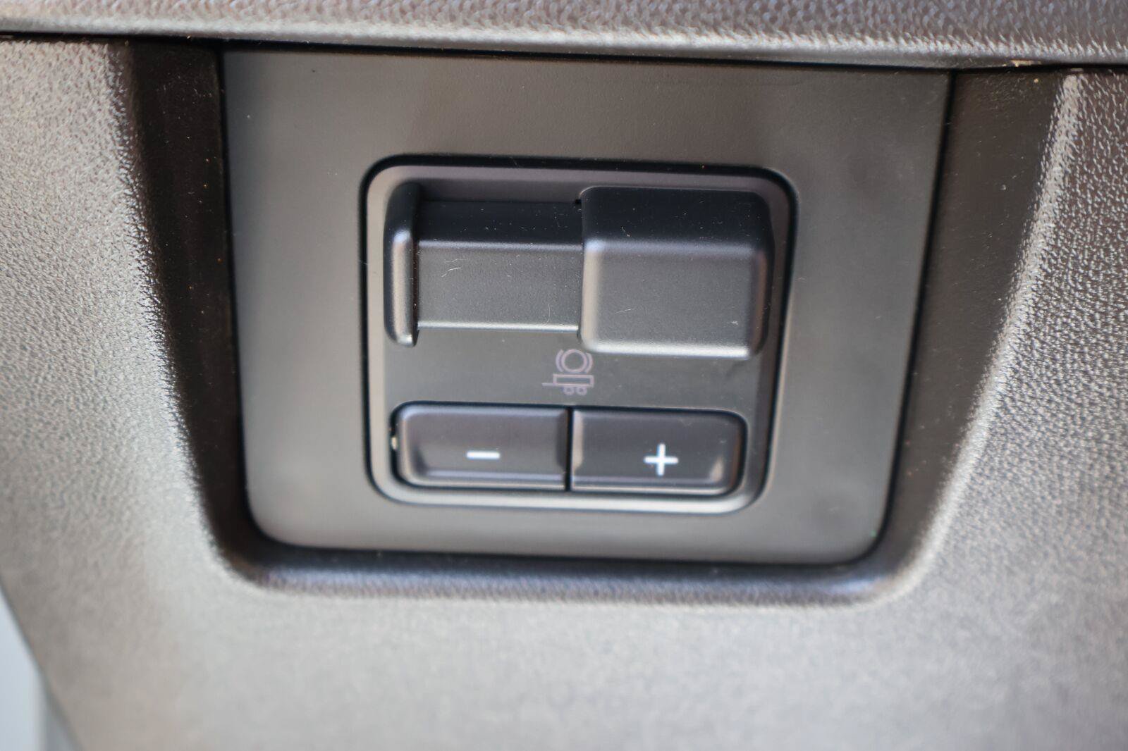 Used 2024 GMC Canyon AT4X AWD/4WD image 18