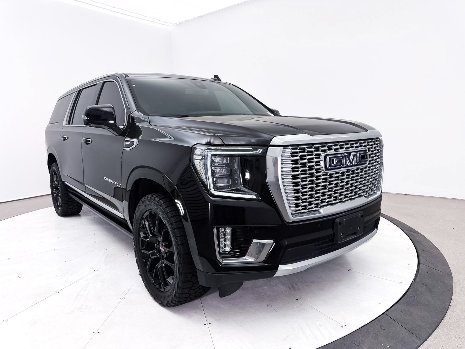 Used 2022 GMC Yukon XL Denali AWD/4WD image 14