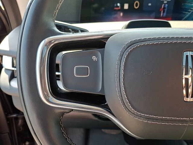 Certified 2025 Lincoln Navigator L Reserve AWD/4WD image 21