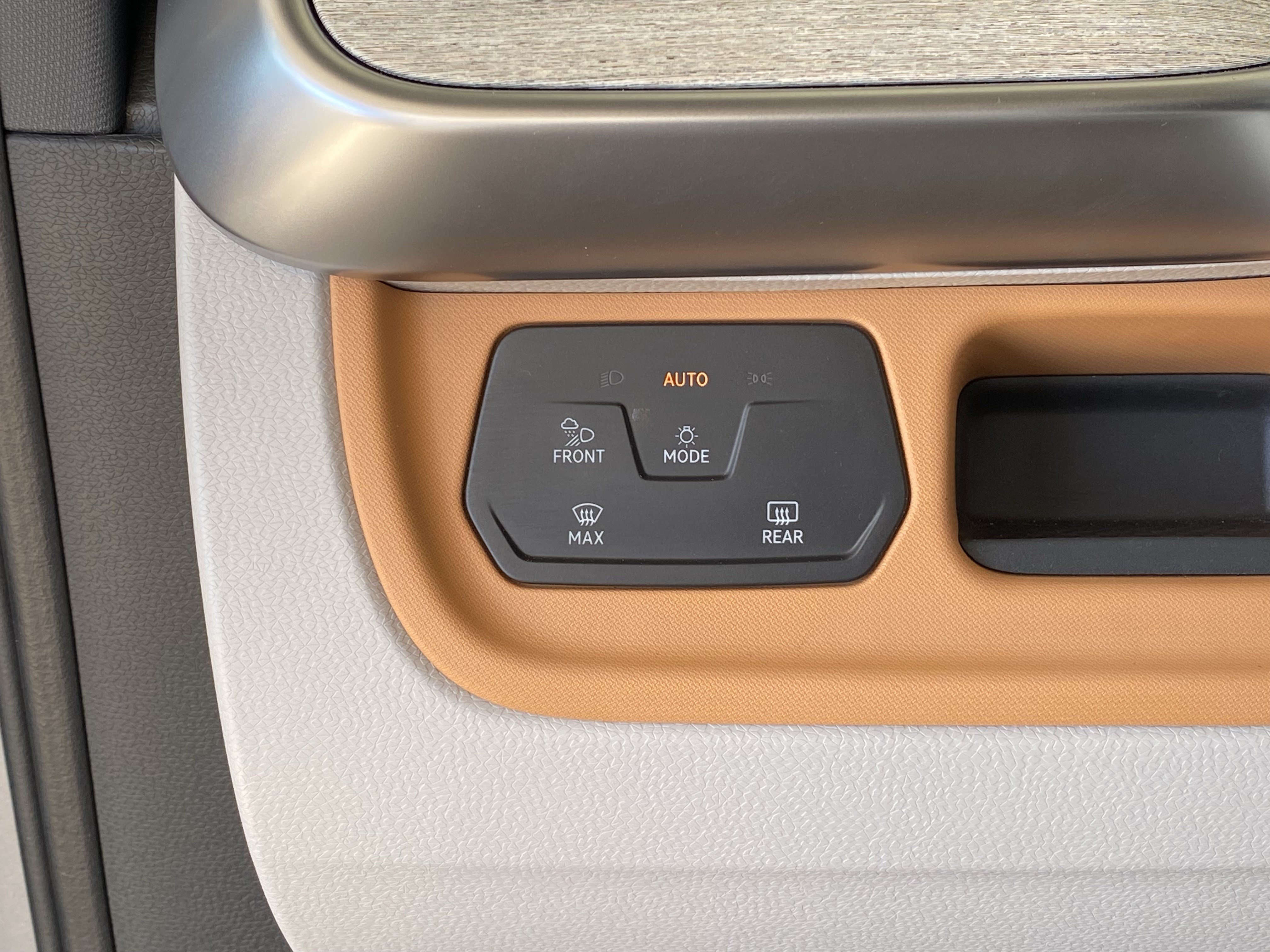 Certified 2025 Volkswagen ID. Buzz 1st Edition RWD image 30