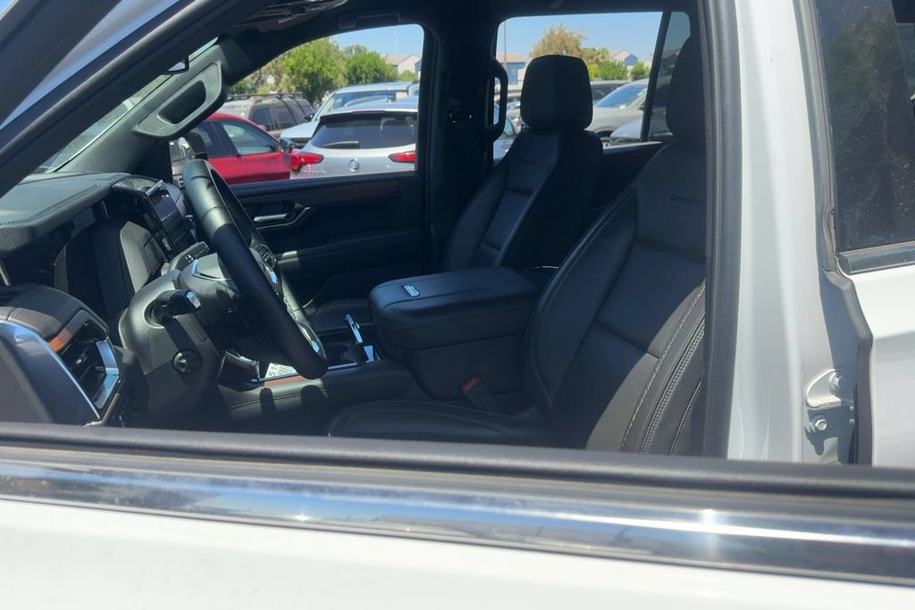 Used 2025 GMC Yukon Denali AWD/4WD image 11