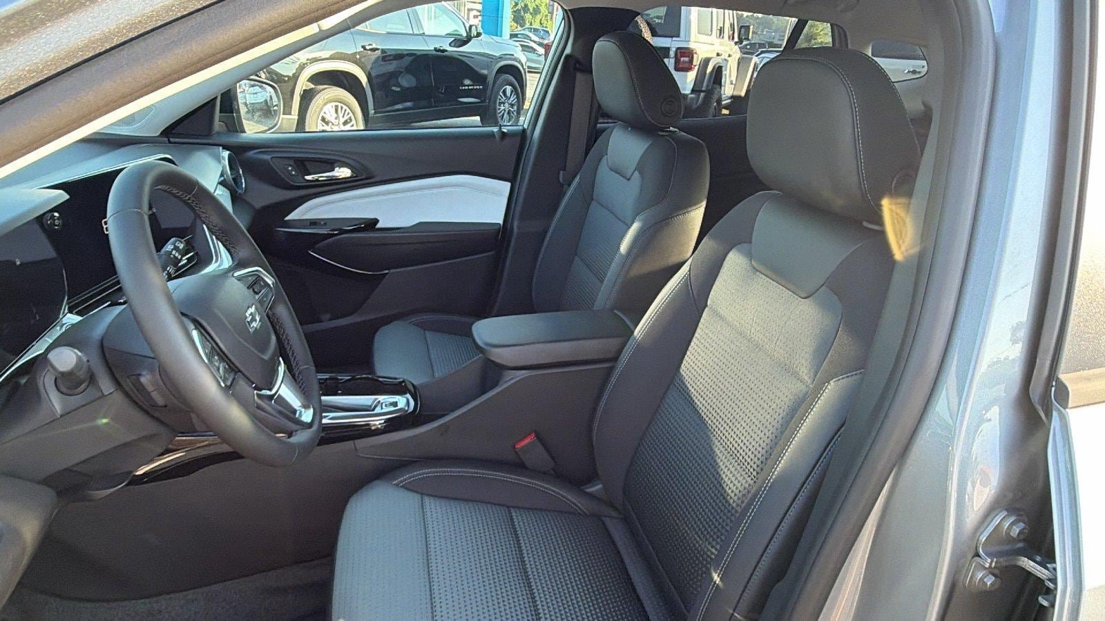 New 2026 Chevrolet Trax LT w/ Driver Confidence Package FWD image 4