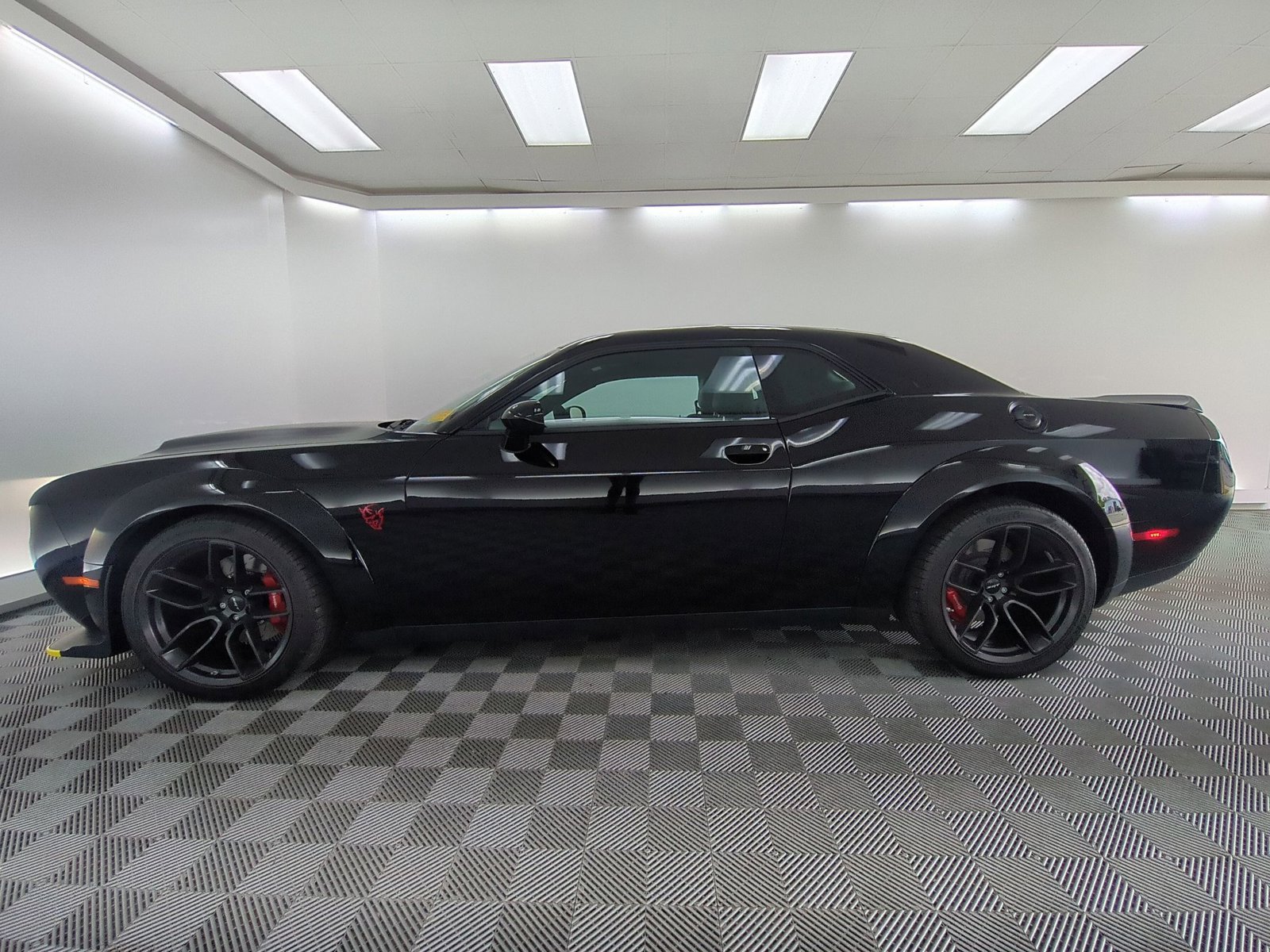 Used 2018 Dodge Challenger SRT Demon RWD image 2