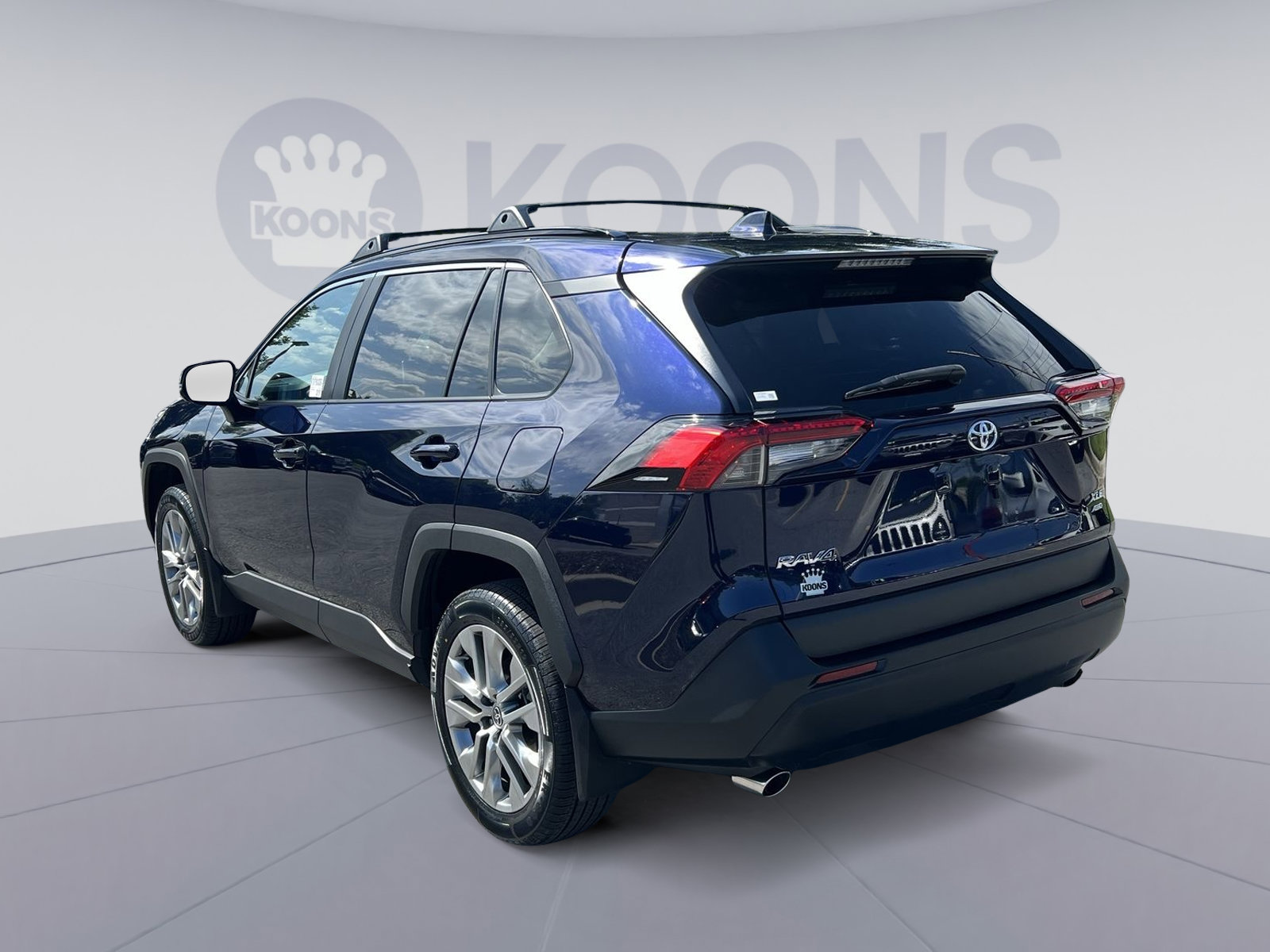 Used 2023 Toyota RAV4 XLE Premium AWD/4WD image 4