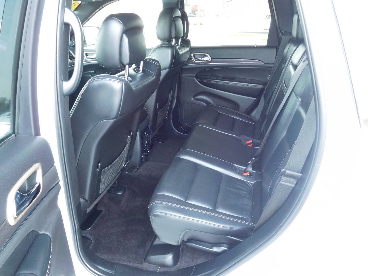 Used 2017 Jeep Grand Cherokee Limited AWD/4WD image 12