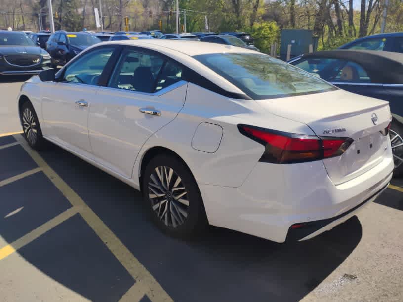 Used 2025 Nissan Altima 2.5 SV AWD/4WD image 4