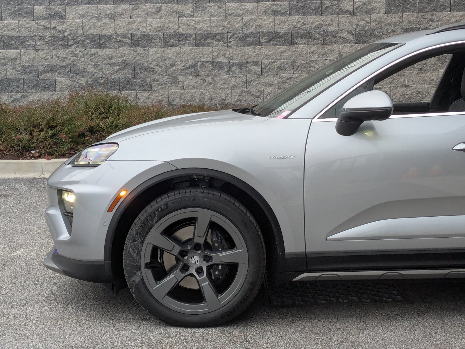 New 2025 Porsche Macan 4 Electric AWD/4WD image 11