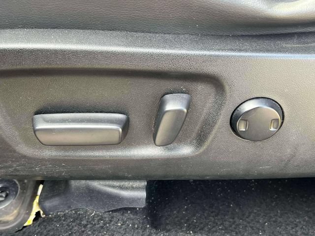 Used 2018 Toyota Highlander Plus AWD/4WD image 18