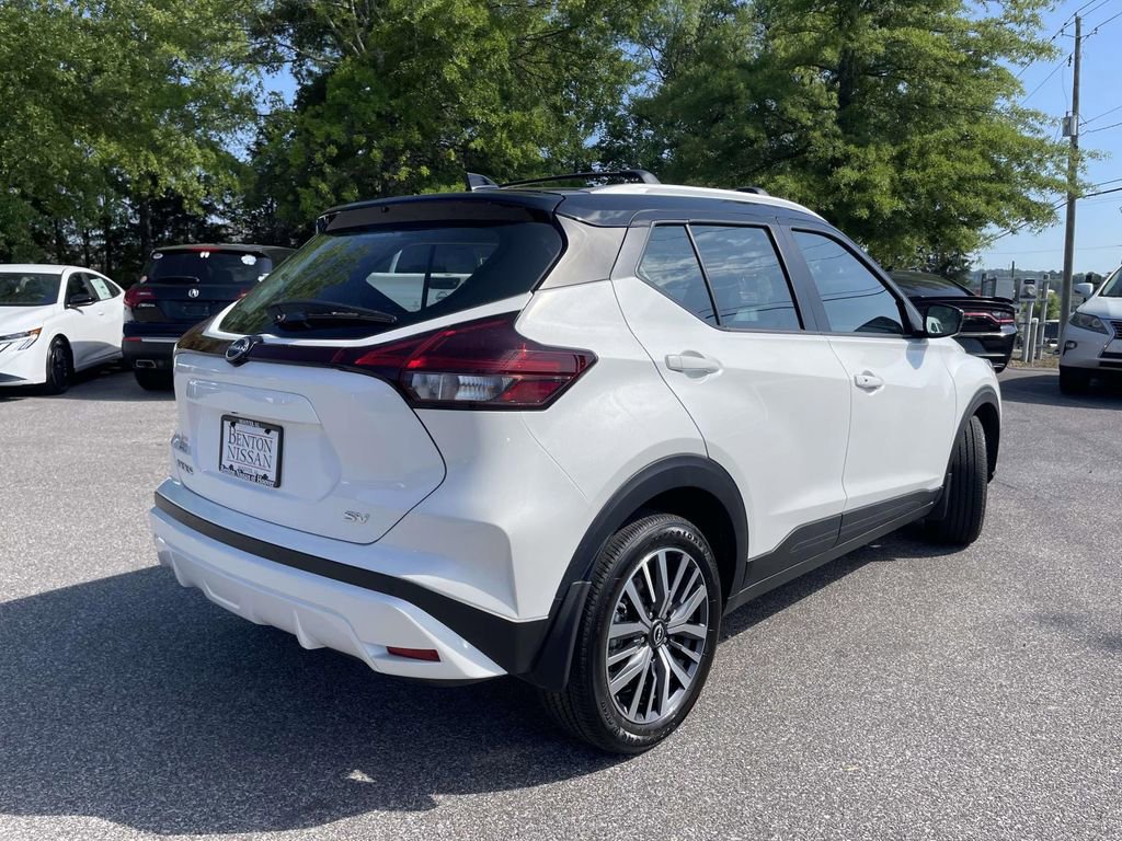 Used 2023 Nissan Kicks SV FWD image 3