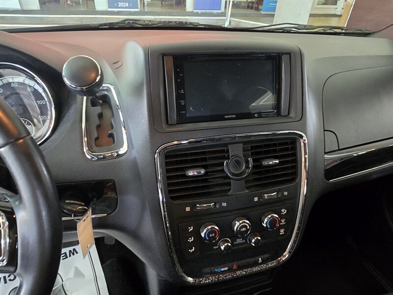 Used 2017 Dodge Grand Caravan SE FWD image 25
