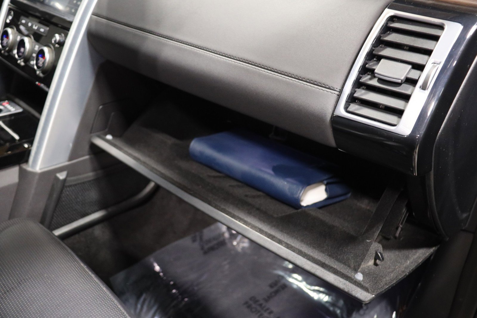 Used 2020 Land Rover Discovery HSE image 68