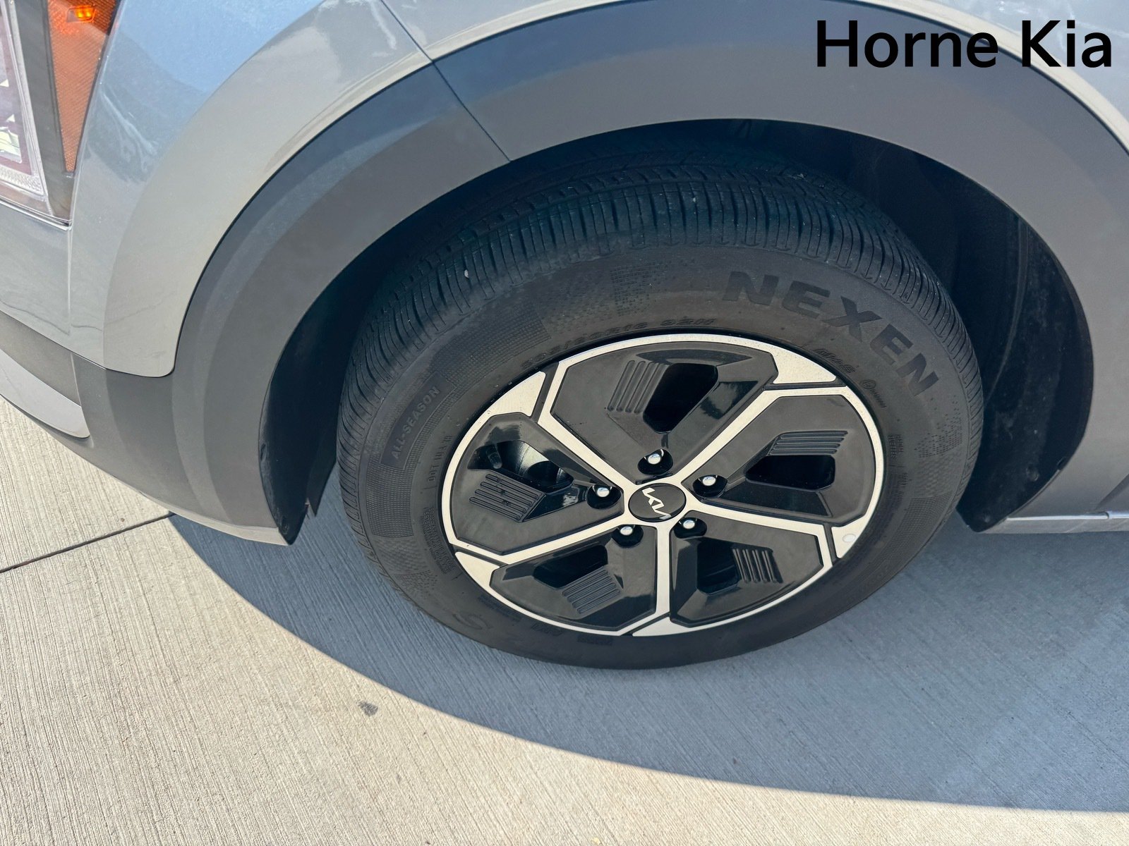 Certified 2025 Kia Niro EX FWD image 8