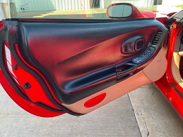 Used 2000 Chevrolet Corvette Coupe w/ Roof Pkg RWD image 4