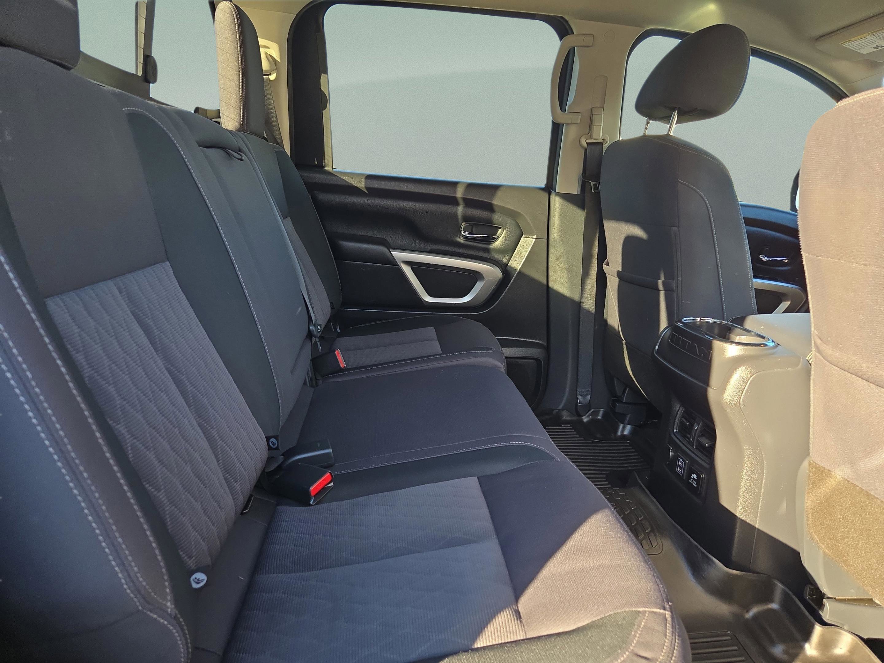 Used 2021 Nissan Titan SV w/ SV Convenience Package image 33