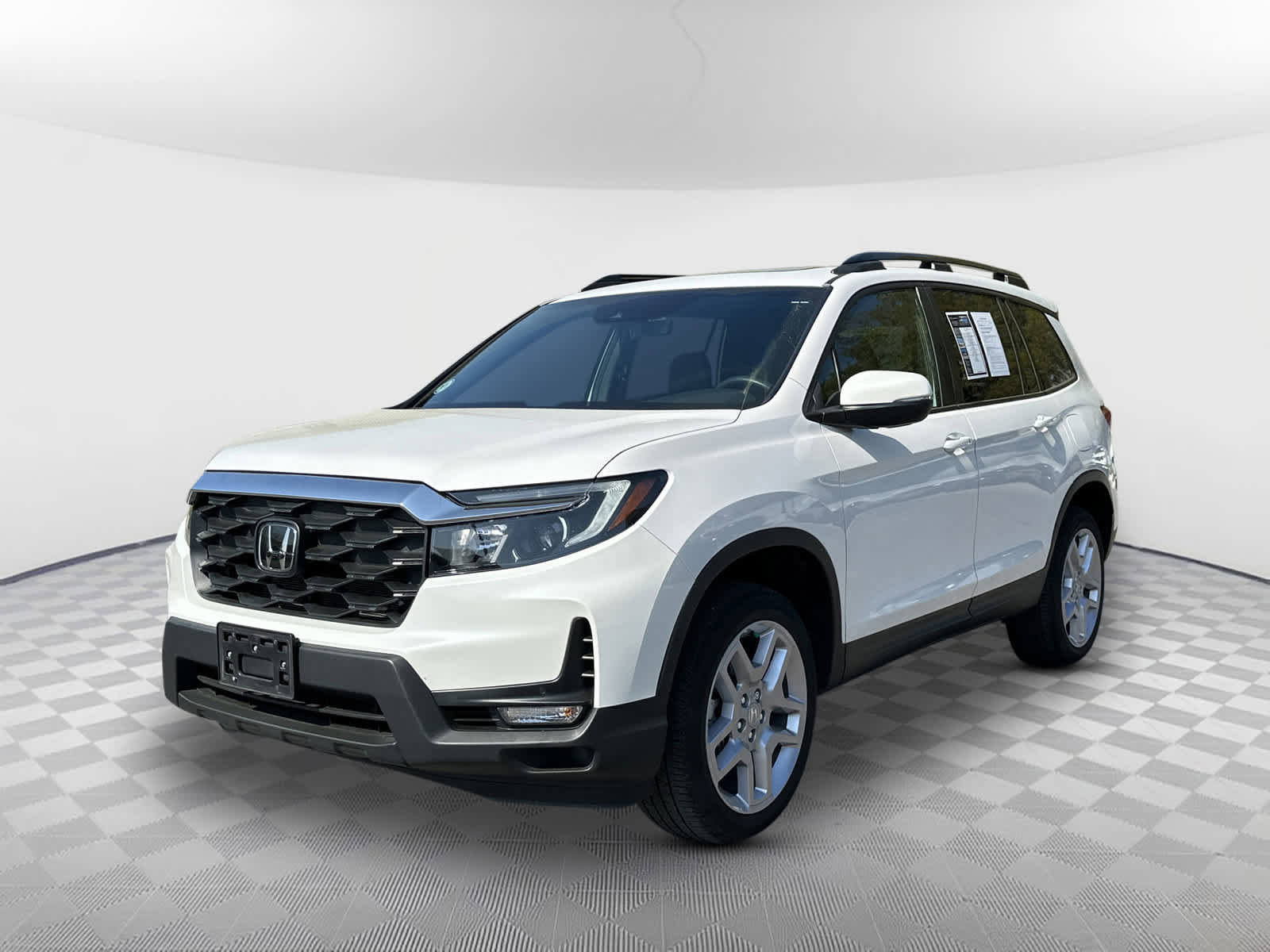 Used 2024 Honda Passport EX-L image 2