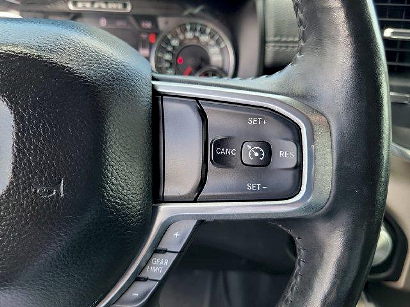 Used 2020 RAM 1500 Laramie AWD/4WD image 29