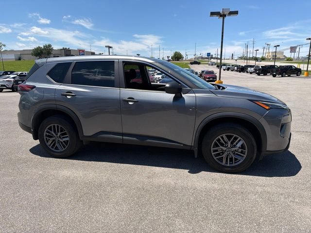 Used 2024 Nissan Rogue S AWD/4WD image 11