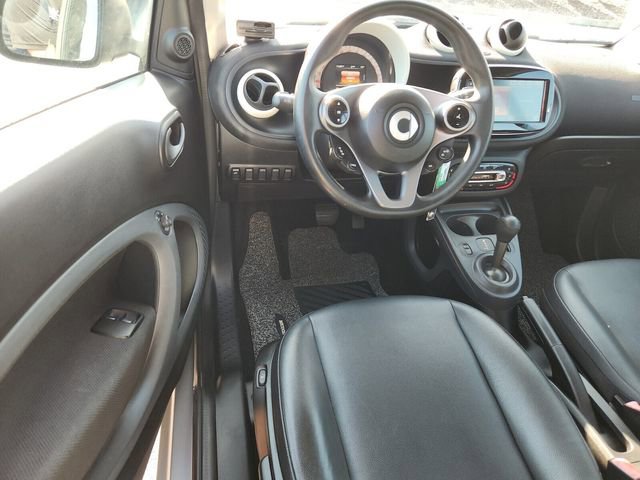 Used 2016 smart fortwo Prime image 11