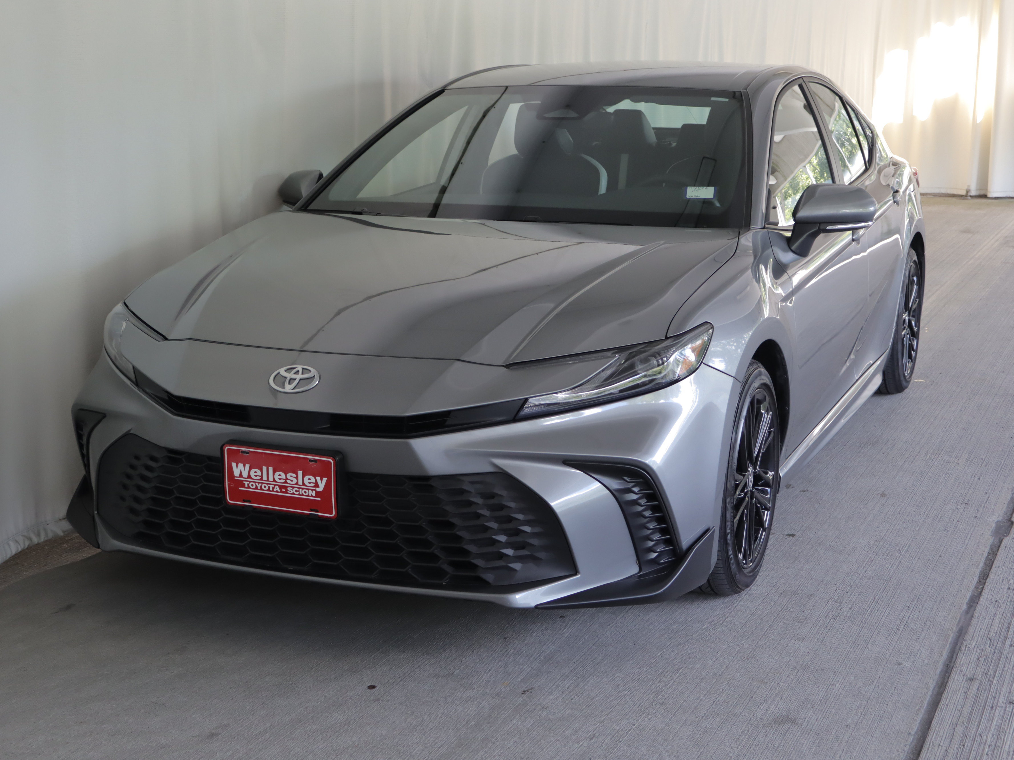 Used 2025 Toyota Camry SE w/ Convenience Package FWD image 22