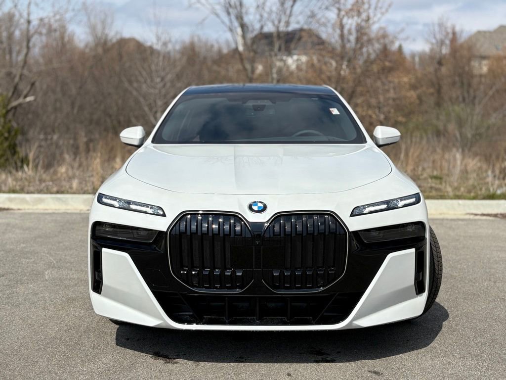 Certified 2025 BMW 760i xDrive w/ Executive Package image 2