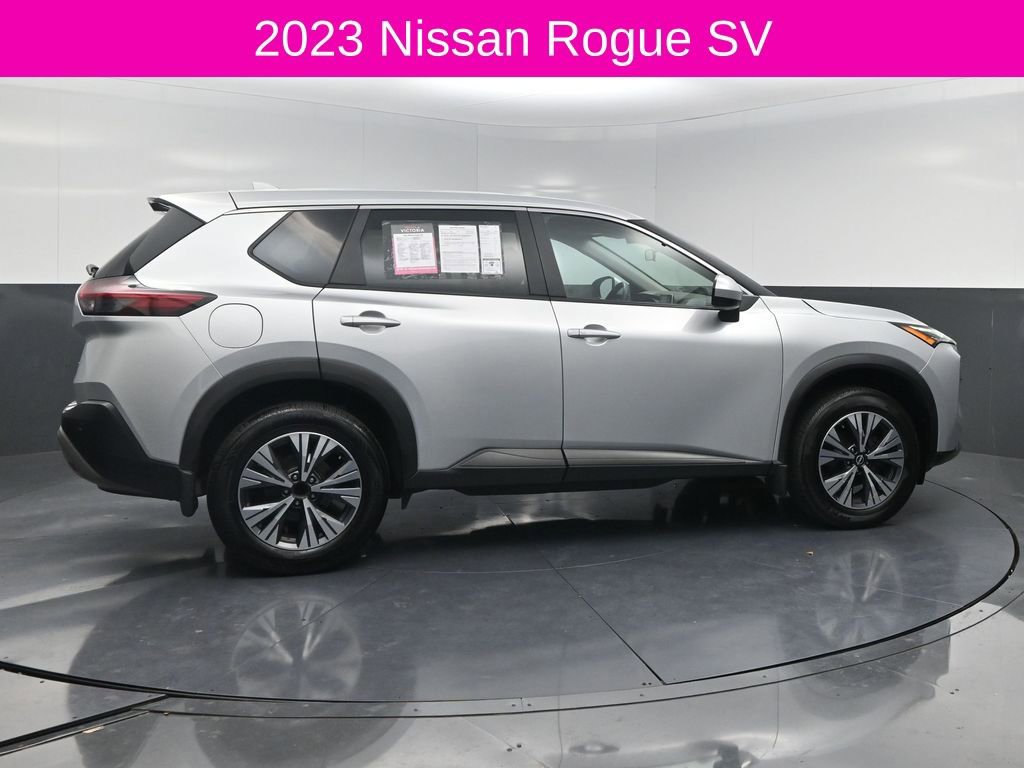Used 2023 Nissan Rogue SV image 4