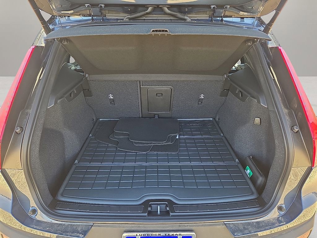 New 2026 Volvo XC40 B5 Ultra w/ Protection Package Premier AWD/4WD image 13