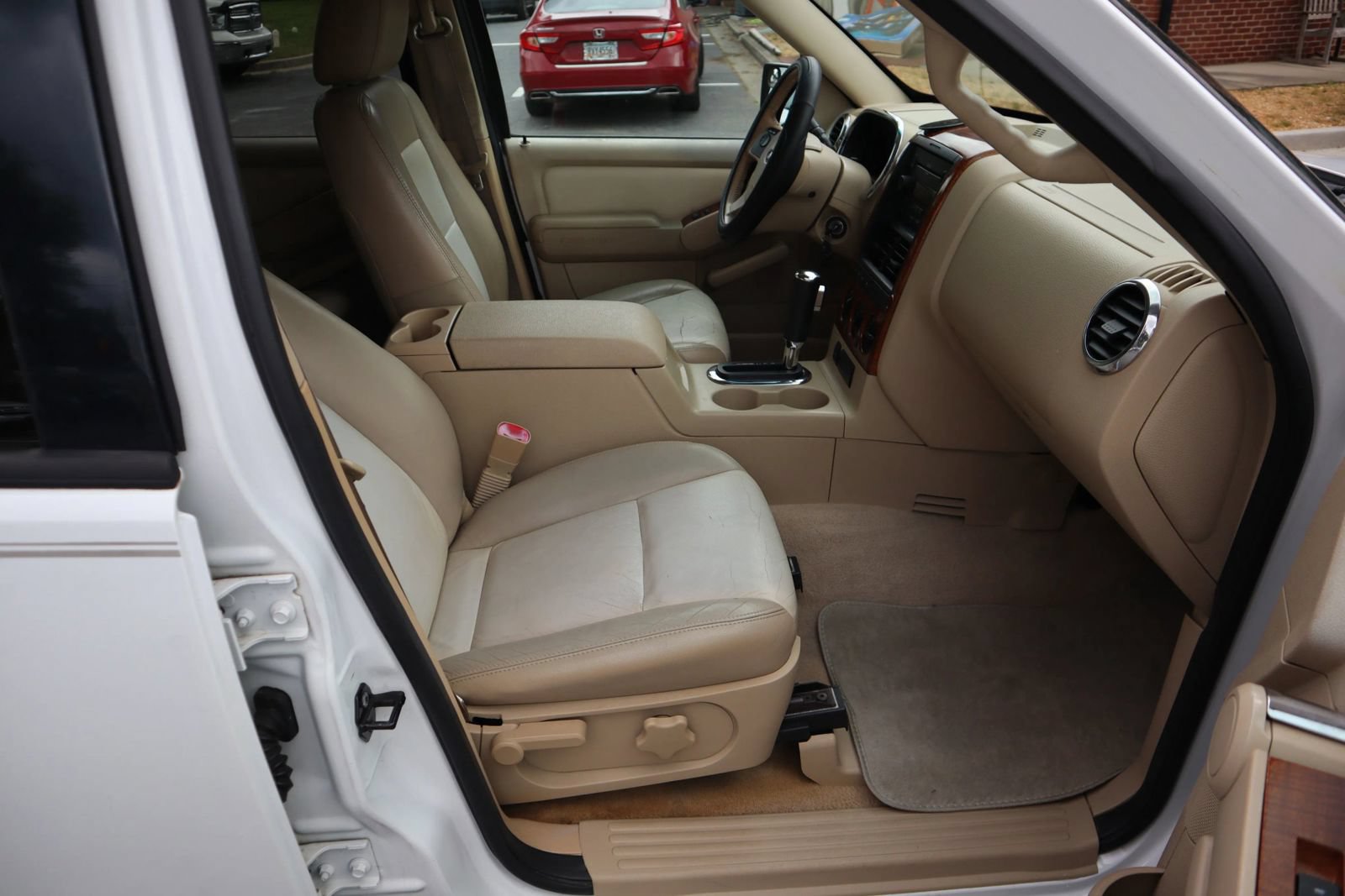 Used 2006 Ford Explorer Eddie Bauer RWD image 18