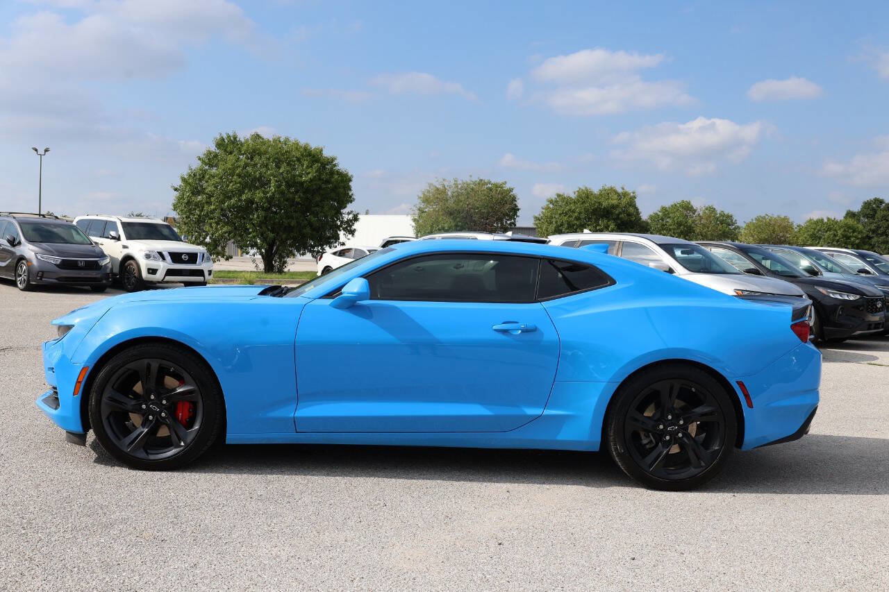 Used 2022 Chevrolet Camaro LT w/ Technology Package image 8