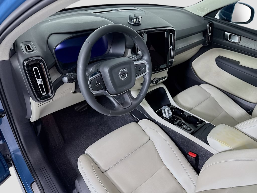 Used 2024 Volvo XC40 B5 Plus w/ Climate Package AWD/4WD image 9