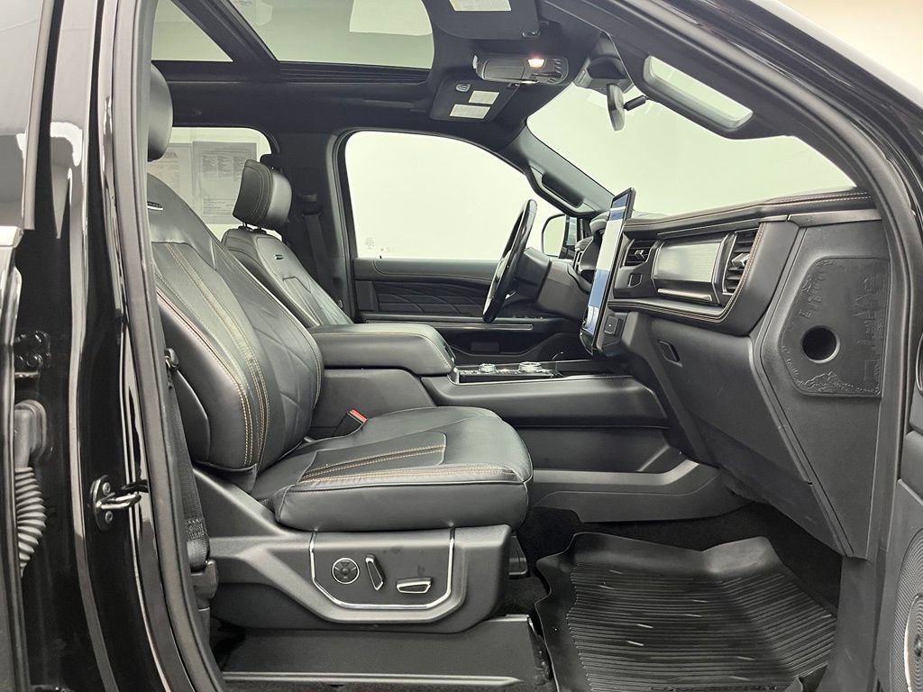 Used 2022 Ford Expedition Platinum AWD/4WD image 34