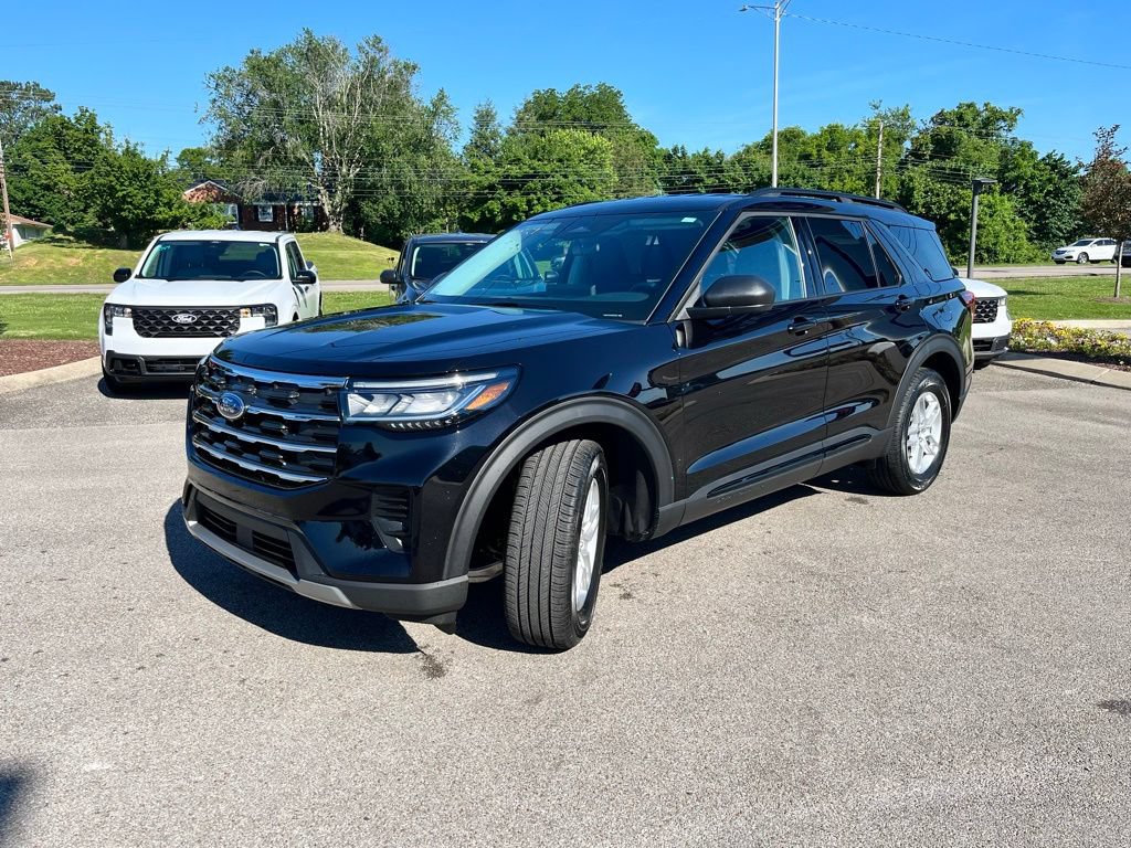 New 2026 Ford Explorer Active RWD image 3