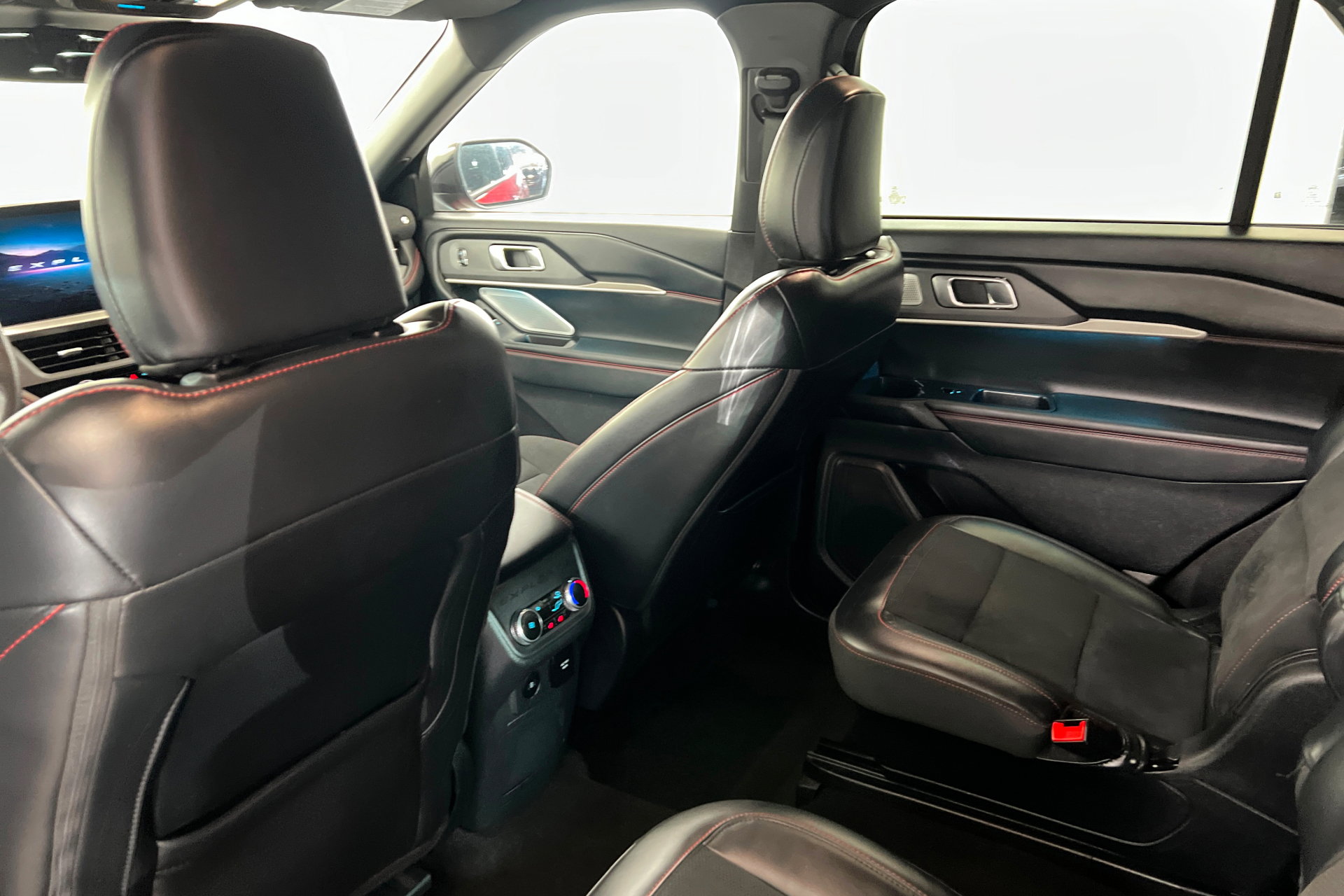 Used 2025 Ford Explorer ST w/ Sun And Sound Package AWD/4WD image 20