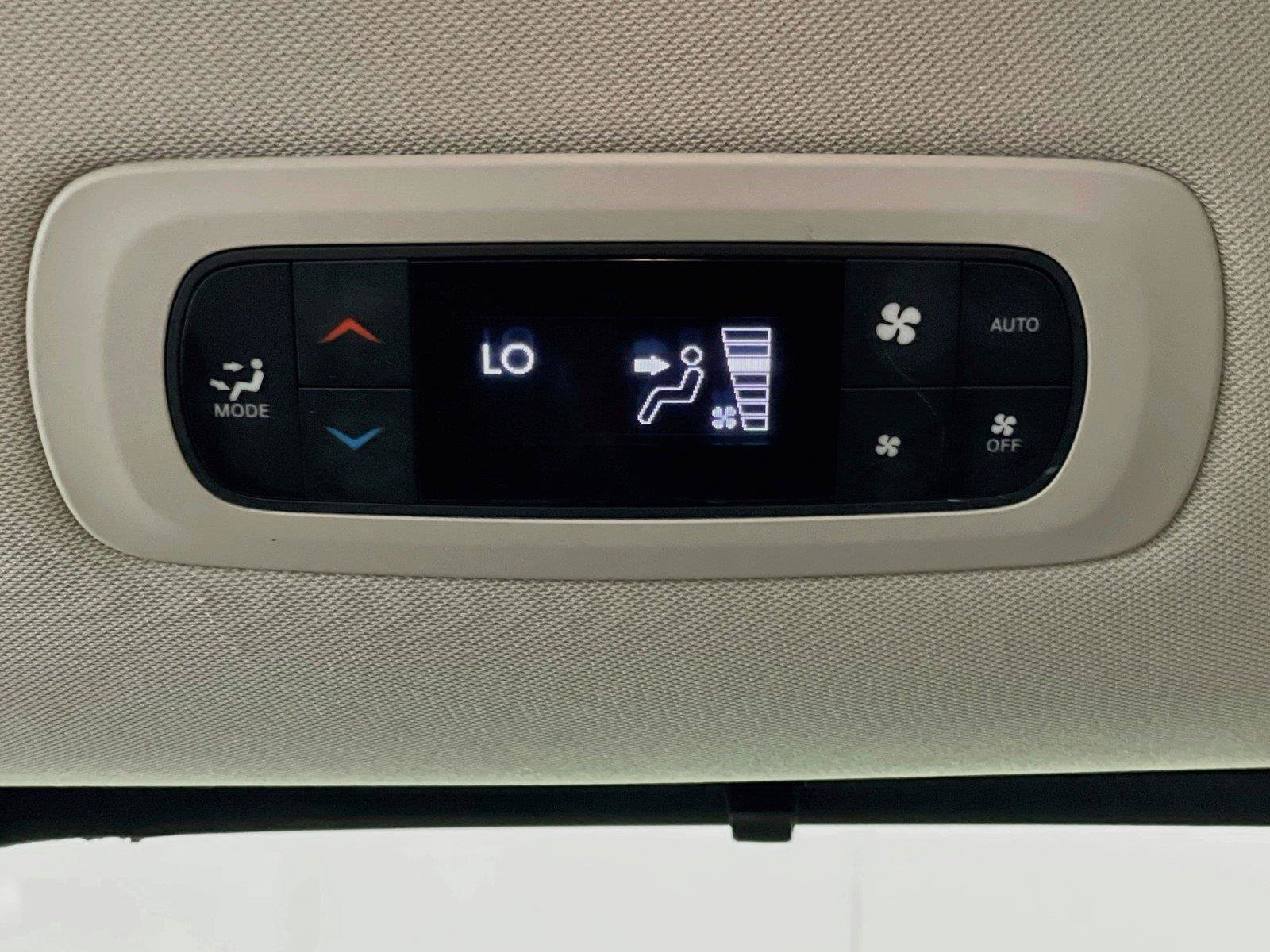 Used 2024 Chrysler Pacifica Touring-L FWD image 21