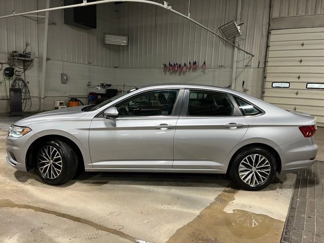 Used 2021 Volkswagen Jetta R-Line image 3