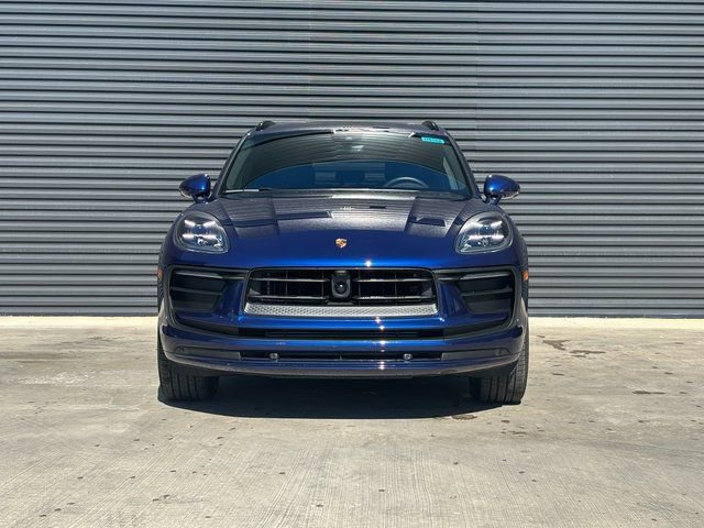 Used 2025 Porsche Macan AWD/4WD image 10