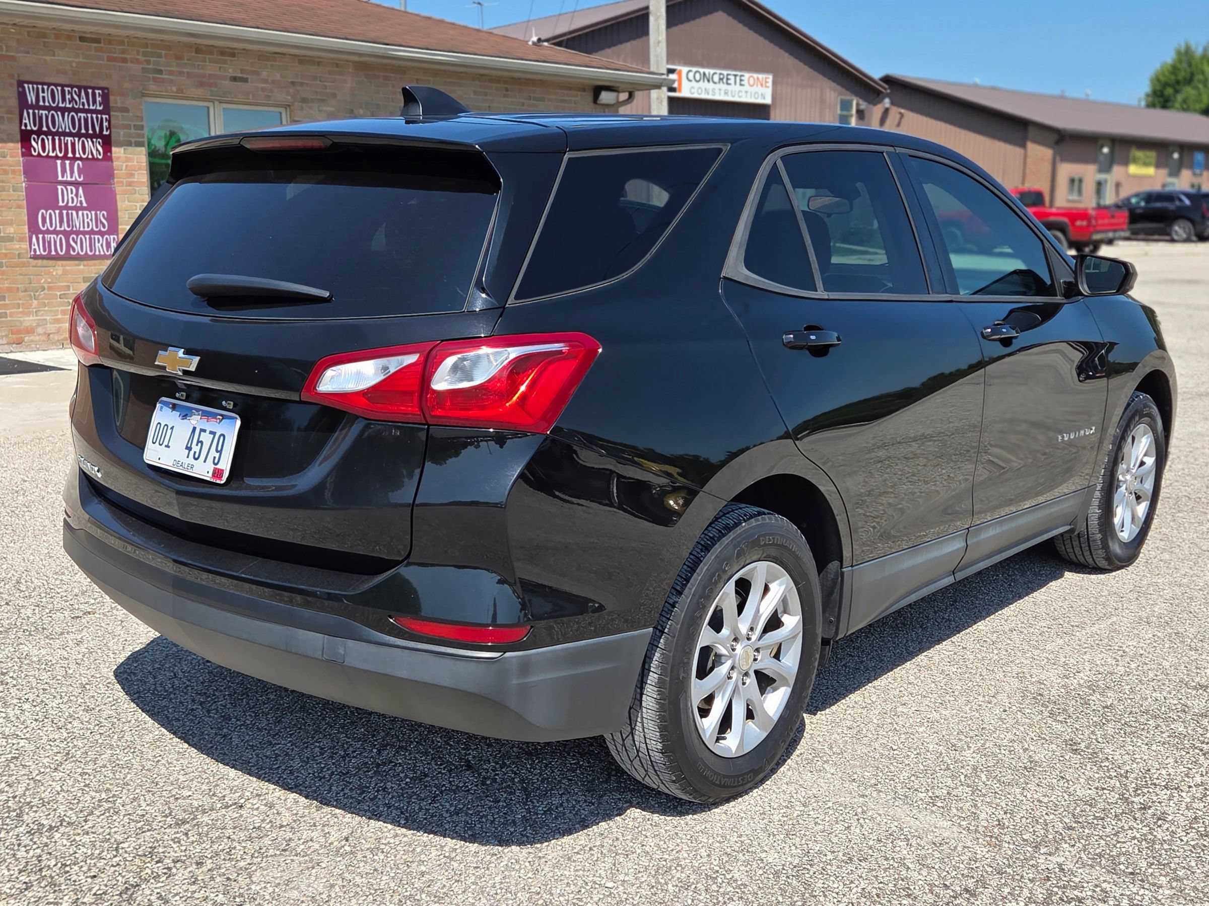 Used 2019 Chevrolet Equinox LS w/ LS Convenience Package FWD image 3