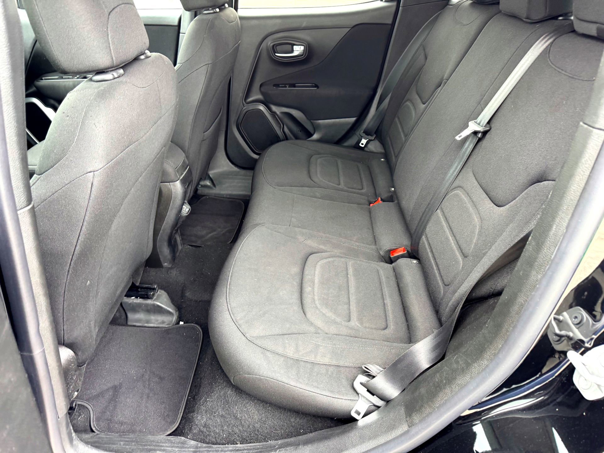 Used 2020 Jeep Renegade Latitude FWD image 16