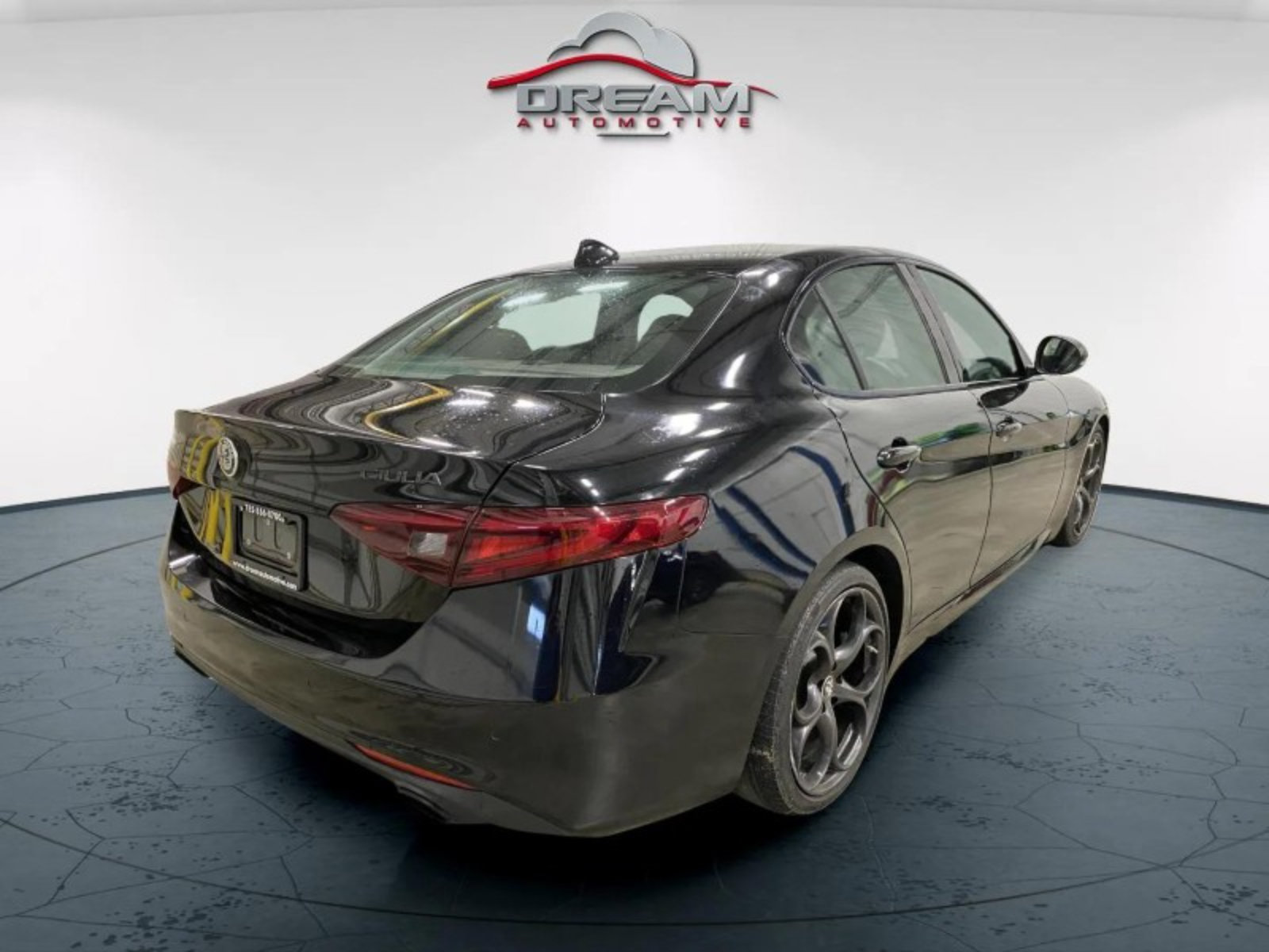 Used 2019 Alfa Romeo Giulia w/ Nero Edizione RWD image 17
