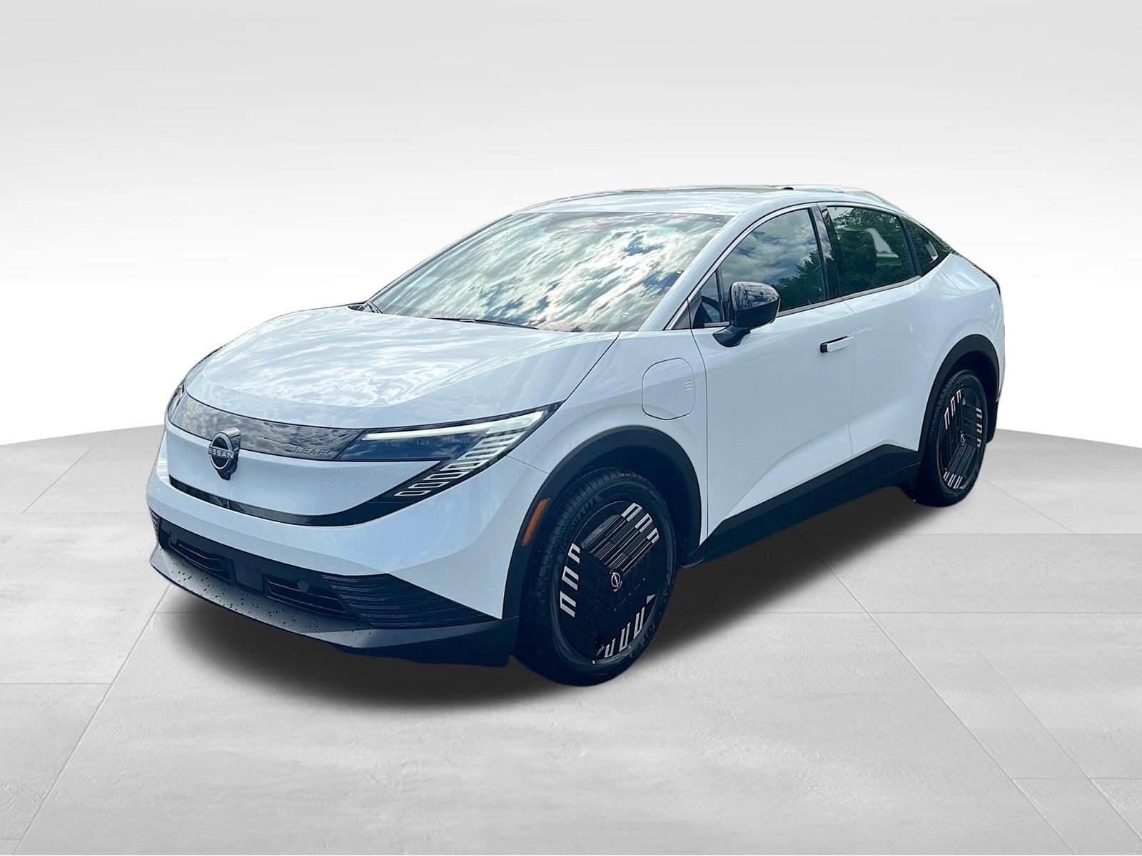 New 2026 Nissan Leaf FWD image 3