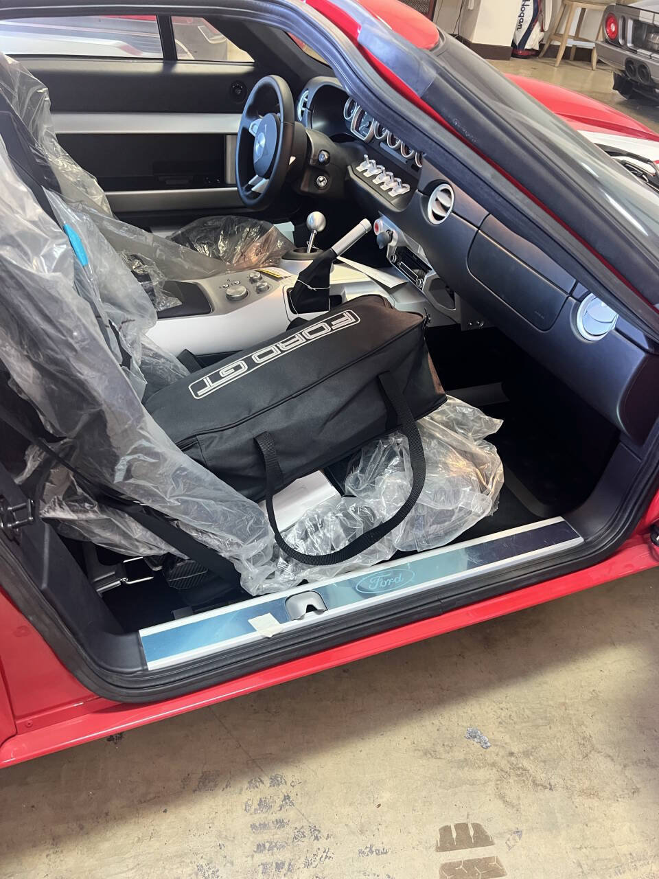 Used 2005 Ford GT RWD image 71