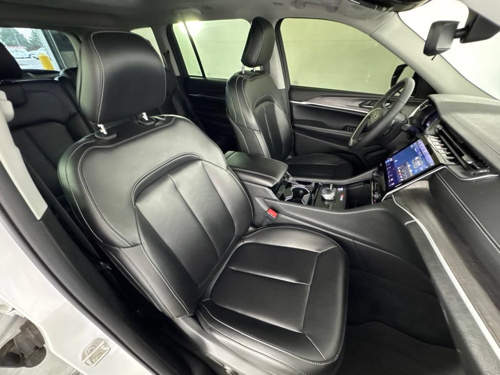 Certified 2023 Jeep Grand Cherokee Limited w/ Black Appearance Package AWD/4WD image 36