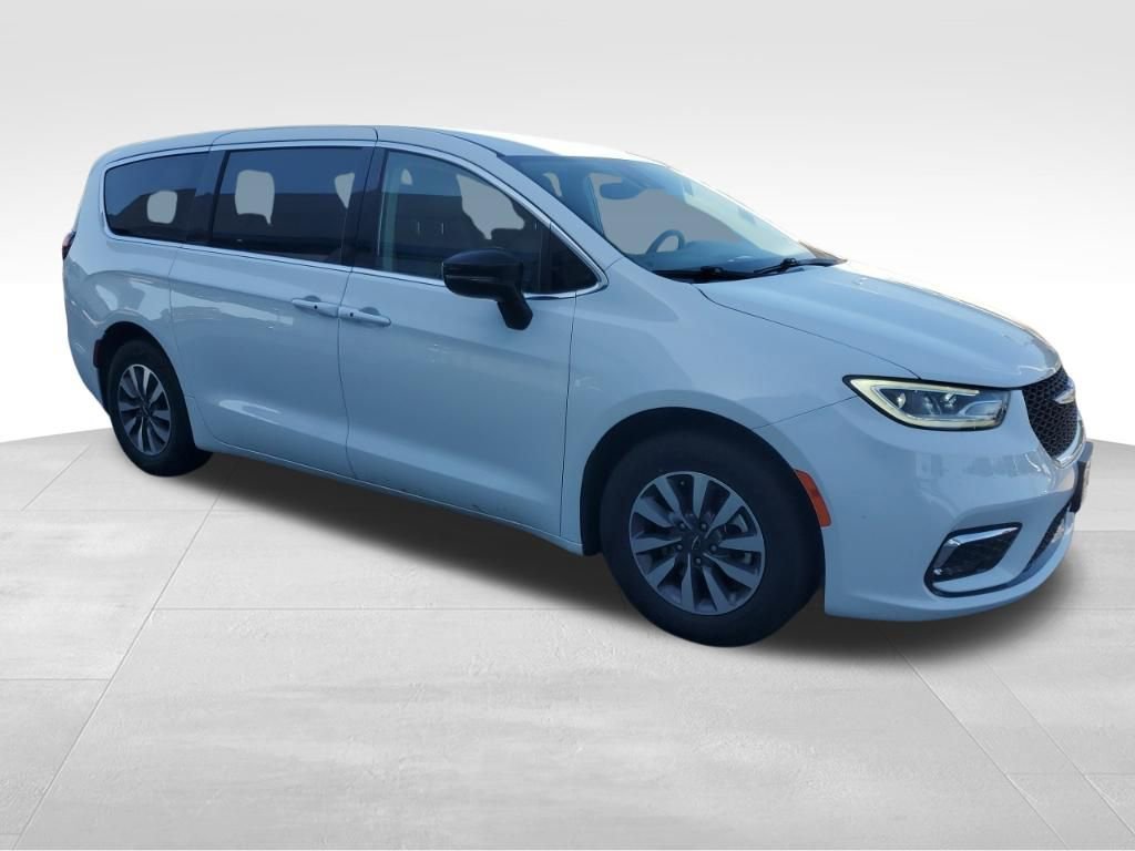 Used 2024 Chrysler Pacifica Limited FWD image 10